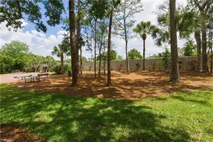 415 Crossfield Cir, Naples, FL 34104 - Photo 20