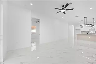 1009/1011 NE 15th Ln, Cape Coral, FL 33909 - Photo 4