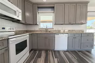 102 SE 43rd Ln, Cape Coral, FL 33904 - Photo 2