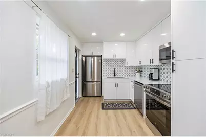 2261 11th St N, Naples, FL 34103 - Photo 8