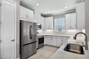 8017 Calle Canovas Ct, Naples, FL 34114 - Photo 10