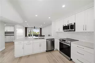 1330 Derbyshire Ct, Naples, FL 34116 - Photo 10