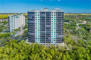 425 Cove Tower Dr, Naples, FL 34110 - Photo 2