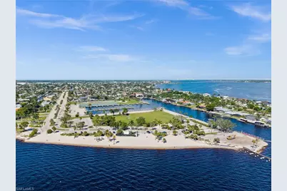 1020 Dolphin Dr, Cape Coral, FL 33904 - Photo 18
