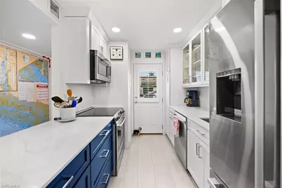 1021 3rd St S #112, Naples, FL 34102 - Photo 6