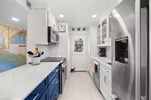 1021 3rd St S, Naples, FL 34102 - Photo 6