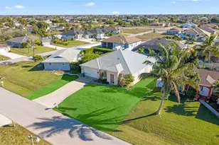 1113 NE 7th Ave, Cape Coral, FL 33909 - Photo 2