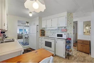 27520 Bourbonniere Dr, Bonita Springs, FL 34135 - Photo 8