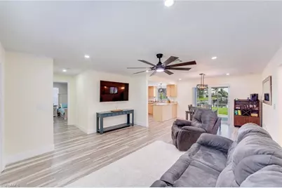 525 SE 11th Ct, Cape Coral, FL 33990 - Photo 4