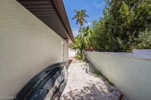 778 Broad Ct S, Naples, FL 34102 - Photo 36