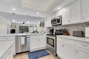 134 Cypress Way E, Naples, FL 34110 - Photo 4