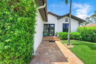 999 E Valley Dr, Bonita Springs, FL 34134 - Photo 4