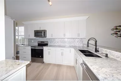 8106 Queen Palm Ln #131, Fort Myers, FL 33966 - Photo 10