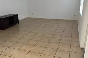 4633 Bayshore Dr, Naples, FL 34112 - Photo 8