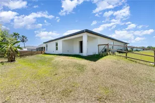 165 Blackstone Dr, Fort Myers, FL 33913 - Photo 4