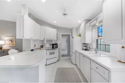 4142 Los Altos Ct, Naples, FL 34109 - Photo 4