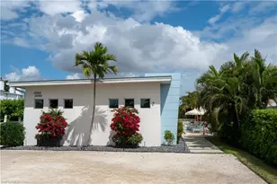 10042 Vanderbilt Dr, Naples, FL 34108 - Photo 26