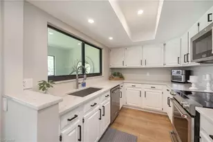 723 Wildwood Ln, Naples, FL 34105 - Photo 2