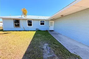 419 NE 16th Pl, Cape Coral, FL 33909 - Photo 2