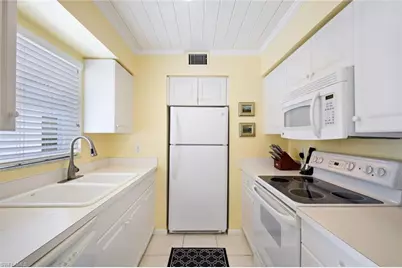 286 4th St S #203, Naples, FL 34102 - Photo 10