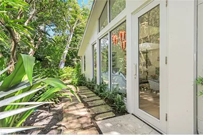 295 6th St N, Naples, FL 34102 - Photo 18