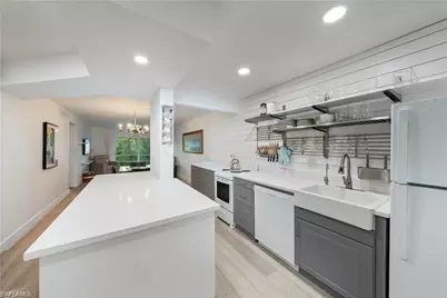 72 7th St S #310, Naples, FL 34102 - Photo 2