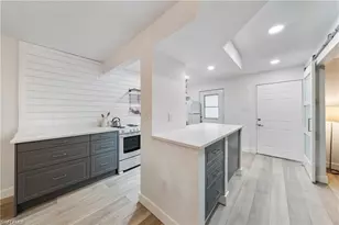 72 7th St S, Naples, FL 34102 - Photo 4