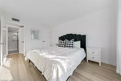 72 7th St S #310, Naples, FL 34102 - Photo 12