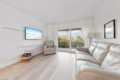 72 7th St S #310, Naples, FL 34102 - Photo 10