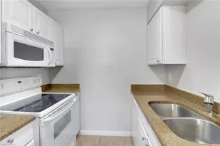 4635 Bayshore Dr, Naples, FL 34112 - Photo 4