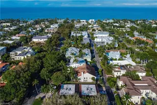 290 4th St S, Naples, FL 34102 - Photo 16