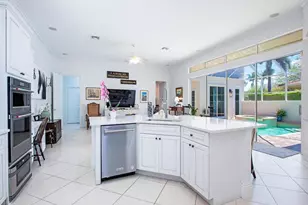 2844 Coco Lakes Dr, Naples, FL 34105 - Photo 10