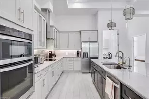 6423 Livingston Woods Ln, Naples, FL 34109 - Photo 2