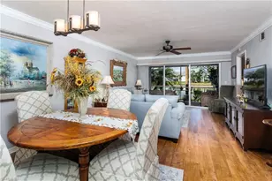 379 Gabriel Cir, Naples, FL 34104 - Photo 2