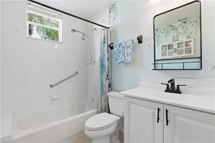340 Robin Hood Cir, Naples, FL 34104 - Photo 18