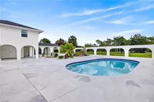 250 19th St NW, Naples, FL 34120 - Photo 4