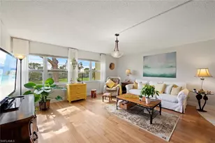 1085 Forest Lakes Dr, Naples, FL 34105 - Photo 8