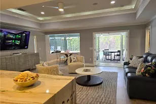 557 Parkwood Ln, Naples, FL 34103 - Photo 8