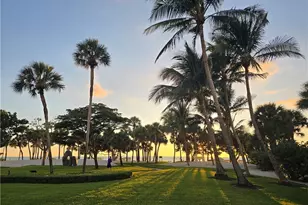 557 Parkwood Ln, Naples, FL 34103 - Photo 28