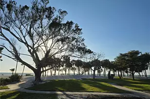 557 Parkwood Ln, Naples, FL 34103 - Photo 26