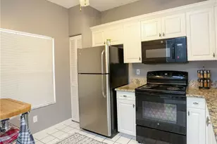 1044 Woodshire Ln, Naples, FL 34105 - Photo 10