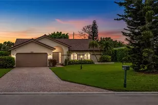 1374 Foxfire Ln, Naples, FL 34104 - Photo 1