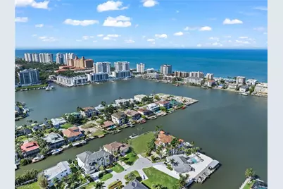 366 Pine Ave, Naples, FL 34108 - Photo 4