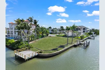 366 Pine Ave, Naples, FL 34108 - Photo 14
