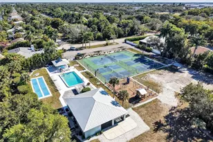 2474 Outrigger Ln, Naples, FL 34104 - Photo 38