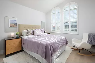 1070 5th St S, Naples, FL 34102 - Photo 16