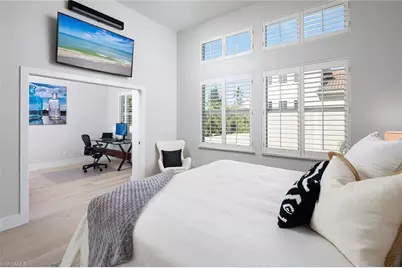 1070 5th St S, Naples, FL 34102 - Photo 10