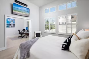 1070 5th St S, Naples, FL 34102 - Photo 10