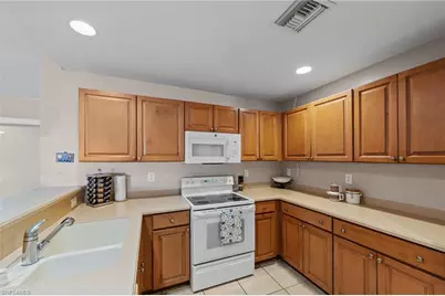 218 Pembroke St, Lehigh Acres, FL 33974 - Photo 10