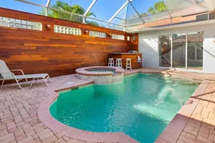1309 Briarwood Ct, Naples, FL 34104 - Photo 10